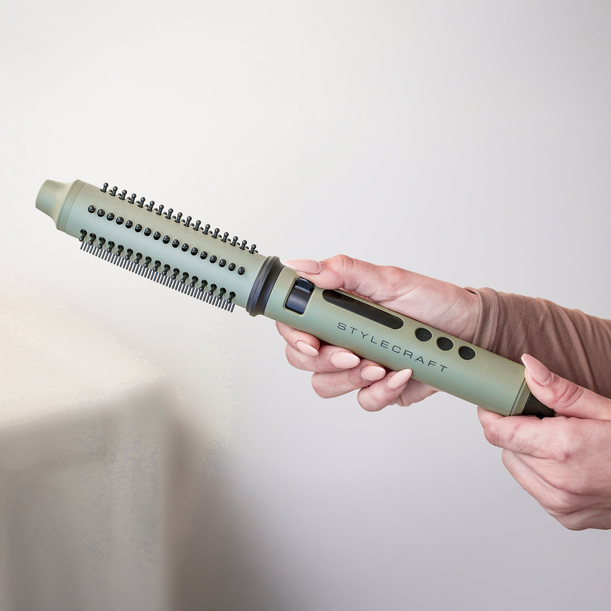 Front shot from of the trimmer in black